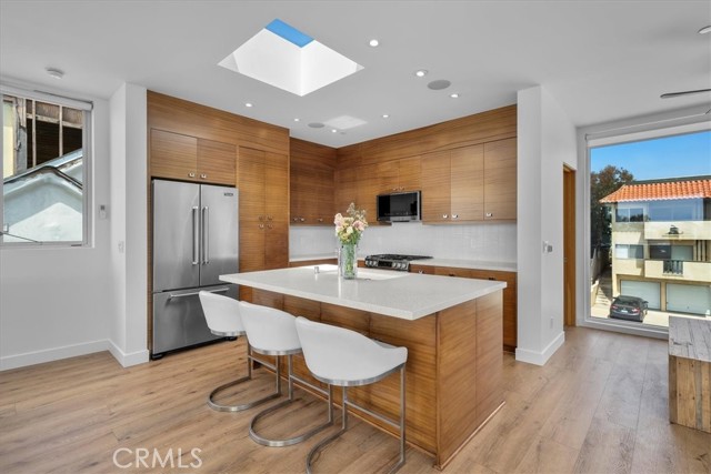 Detail Gallery Image 13 of 50 For 1501 Monterey Bld, Hermosa Beach,  CA 90254 - 4 Beds | 3/1 Baths