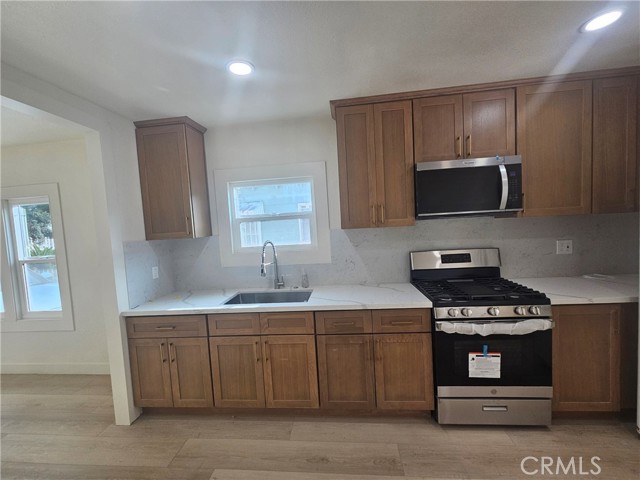 Detail Gallery Image 5 of 17 For 5493 Cerritos, Long Beach,  CA 90805 - 3 Beds | 2 Baths