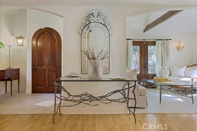 Detail Gallery Image 2 of 54 For 22015 Independencia St, Woodland Hills,  CA 91364 - 3 Beds | 2 Baths