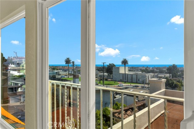 834 15th Street, Hermosa Beach CA: https://media.crmls.org/medias/7902836c-b758-4569-a4c0-f9fe2efae9e1.jpg
