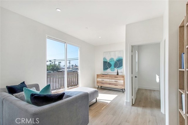 Detail Gallery Image 10 of 19 For 302 Cabrillo St, Costa Mesa,  CA 92627 - 4 Beds | 3 Baths
