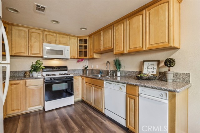 Detail Gallery Image 2 of 48 For 2561 Gonzaga Ln, Riverside,  CA 92507 - 3 Beds | 2 Baths