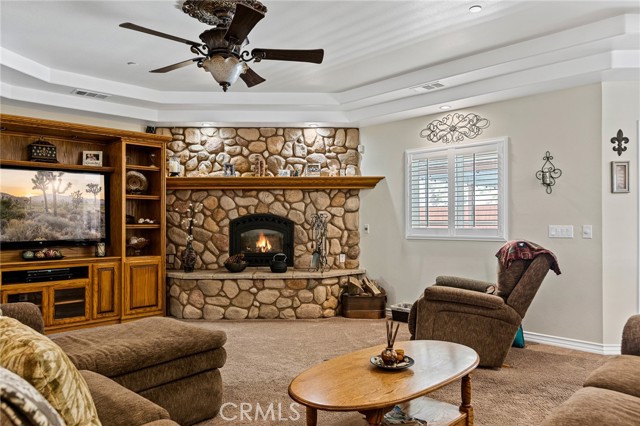 919 Venus Way, Crestline, CA 92325