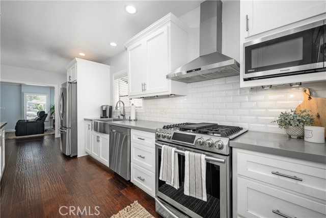 Detail Gallery Image 14 of 35 For 229 Covina, Long Beach,  CA 90803 - 3 Beds | 2 Baths