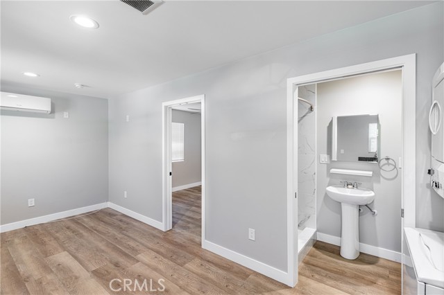 Detail Gallery Image 8 of 15 For 16440 Donmetz St, Granada Hills,  CA 91344 - 1 Beds | 1 Baths