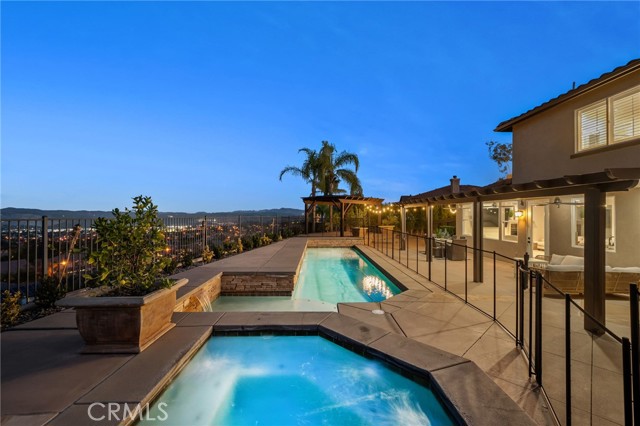 Detail Gallery Image 9 of 75 For 1561 Vandagriff Way, Corona,  CA 92883 - 4 Beds | 4 Baths