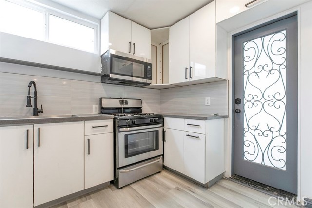Detail Gallery Image 8 of 15 For 7347 Jamieson Ave, Reseda,  CA 91335 - 2 Beds | 1 Baths
