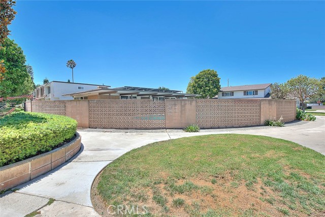 17401 Hood Court, Fountain Valley CA: https://media.crmls.org/medias/790799b4-080b-4264-8114-5654204cd369.jpg