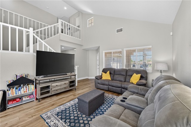 Detail Gallery Image 4 of 23 For 28091 Stillwater Dr, Menifee,  CA 92584 - 4 Beds | 3 Baths