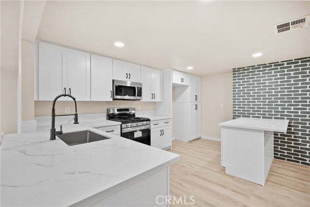 Detail Gallery Image 9 of 31 For 17551 Holden, Perris,  CA 92570 - 4 Beds | 2 Baths