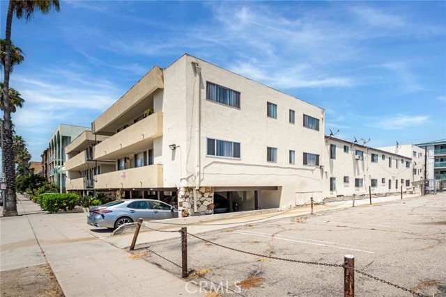 3430 Elm Avenue, Long Beach CA: https://media.crmls.org/medias/790ba665-64c8-460d-949e-fdeda4dacfd7.jpg