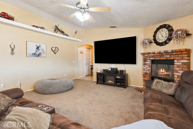 Detail Gallery Image 9 of 37 For 8865 7th St, Phelan,  CA 92392 - 3 Beds | 2 Baths