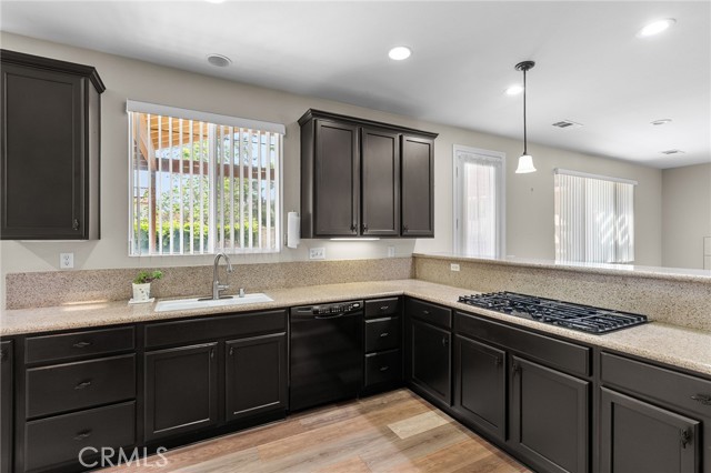 Detail Gallery Image 13 of 44 For 6758 N Shannon Ln, San Bernardino,  CA 92407 - 4 Beds | 3/1 Baths