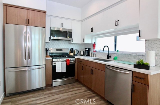 Detail Gallery Image 2 of 23 For 1416 S Cloverdale, Los Angeles,  CA 90019 - 3 Beds | 3 Baths