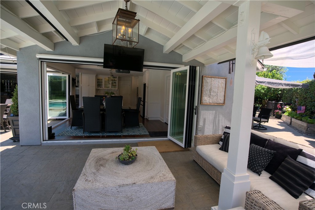 https://media.crmls.org/medias/790c7f76-734f-4e4c-a04a-4ac46061458e.jpg?preset=X-Large