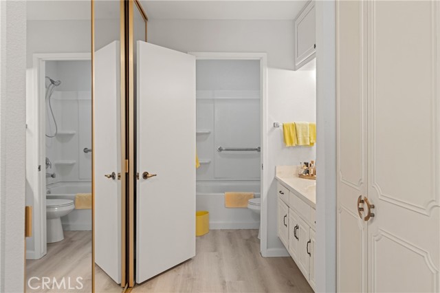 Detail Gallery Image 13 of 27 For 101 Scholz #120,  Newport Beach,  CA 92663 - 2 Beds | 2 Baths