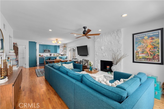 Living room with Hardwood floors