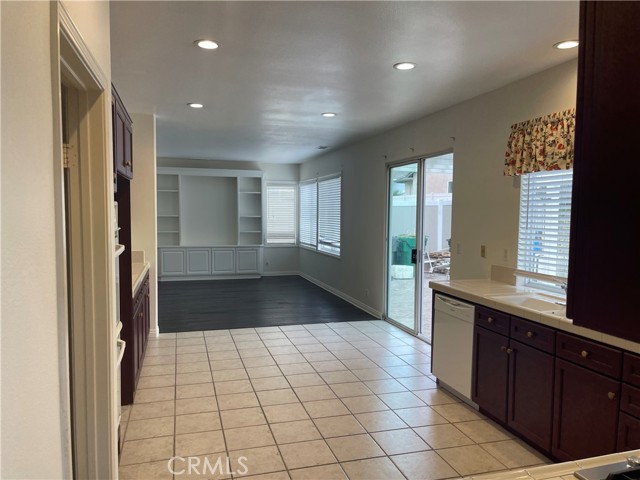 Detail Gallery Image 8 of 51 For 16359 Skyridge Dr, Riverside,  CA 92503 - 4 Beds | 3 Baths