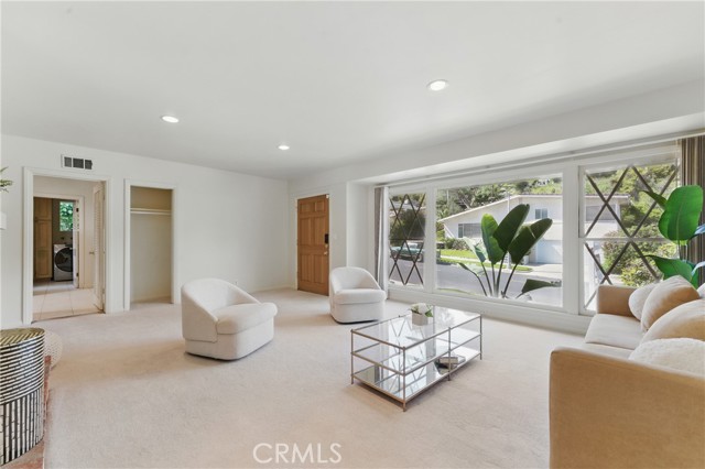 Detail Gallery Image 4 of 41 For 4482 Don Miguel Dr, Los Angeles,  CA 90008 - 2 Beds | 1/1 Baths