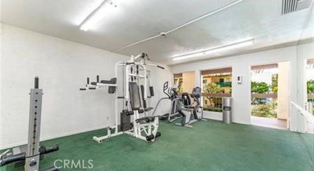 Detail Gallery Image 10 of 29 For 5460 White Oak Ave #J206,  Encino,  CA 91316 - 2 Beds | 2 Baths