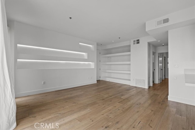 Detail Gallery Image 3 of 10 For 8811 Burton Way #318,  West Hollywood,  CA 90048 - 1 Beds | 1 Baths