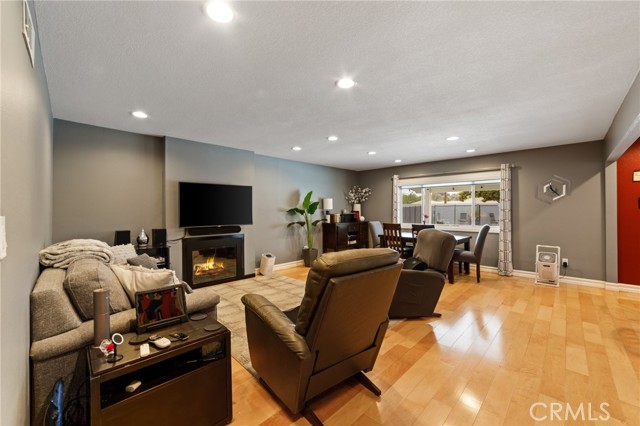 8710 Larkin Court, Riverside CA: https://media.crmls.org/medias/7914053e-1a11-4373-932e-56146cf63b12.jpg