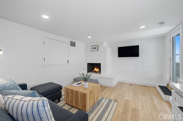 609 Gertruda, Redondo Beach, California 90277, 3 Bedrooms Bedrooms, ,3 BathroomsBathrooms,Residential,Sold,Gertruda,SB25261924