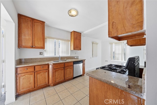 Detail Gallery Image 7 of 21 For 1449 1447 W 83rd, Inglewood,  CA 90047 - 4 Beds | 4 Baths