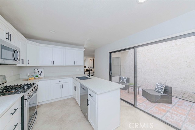 9724 Walker Court, Cypress CA: https://media.crmls.org/medias/79145aae-96fd-4a89-a917-a936bbe93ea7.jpg