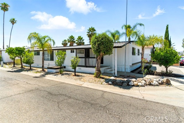 900 Santa Clara Circle, Hemet CA: https://media.crmls.org/medias/79148046-90fd-42c4-b3f6-8f6670429d79.jpg