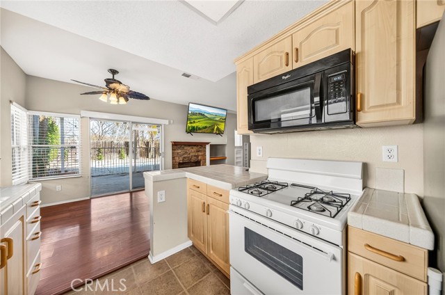 Detail Gallery Image 7 of 52 For 30752 Canterfield Dr, Temecula,  CA 92592 - 4 Beds | 2/1 Baths