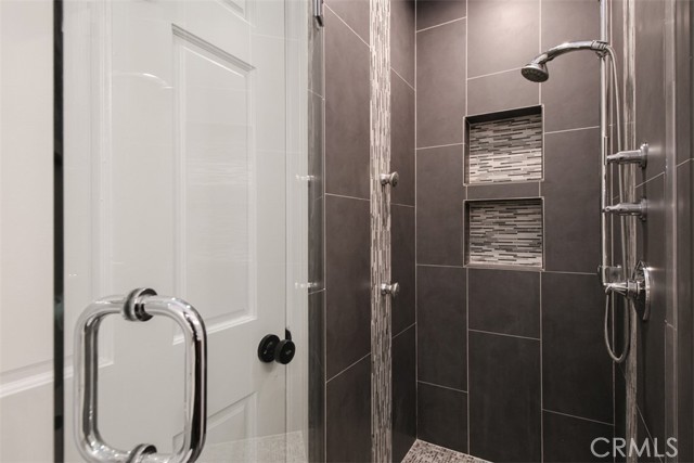 Detail Gallery Image 23 of 33 For 5229 Vantage, Valley Village,  CA 91607 - 3 Beds | 3 Baths