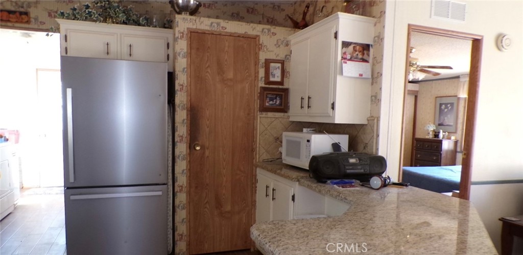https://media.crmls.org/medias/7914f5d7-6e1c-4e8b-b795-a670f240810b.jpg?preset=X-Large