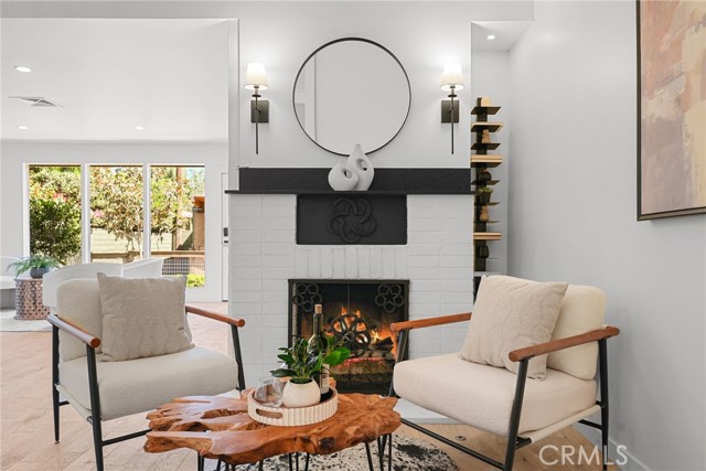 Detail Gallery Image 6 of 26 For 1321 W Morningside Dr, Burbank,  CA 91506 - 2 Beds | 2 Baths