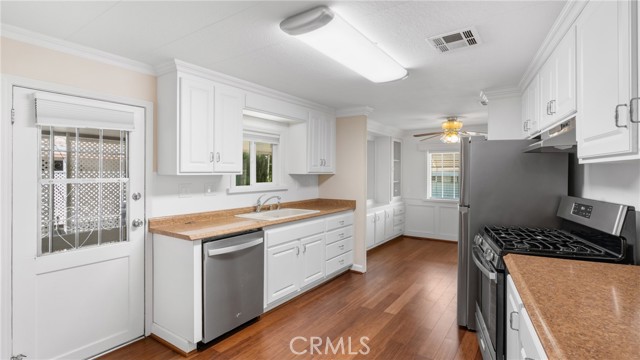 1422 Rainbrook Way, Corona CA: https://media.crmls.org/medias/7915eb62-8a61-4366-9277-73f876f44443.jpg