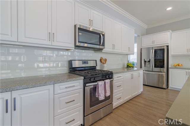 Detail Gallery Image 10 of 46 For 4077 E Groveland Dr, Ontario,  CA 91761 - 4 Beds | 3 Baths