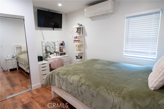 8924 Towne Avenue, Los Angeles CA: https://media.crmls.org/medias/791805dc-3fe8-416e-bc05-dae5e1183b0c.jpg