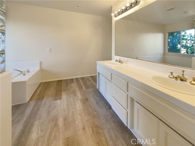 Detail Gallery Image 11 of 22 For 272 Manzanita Ln, Thousand Oaks,  CA 91361 - 4 Beds | 3 Baths