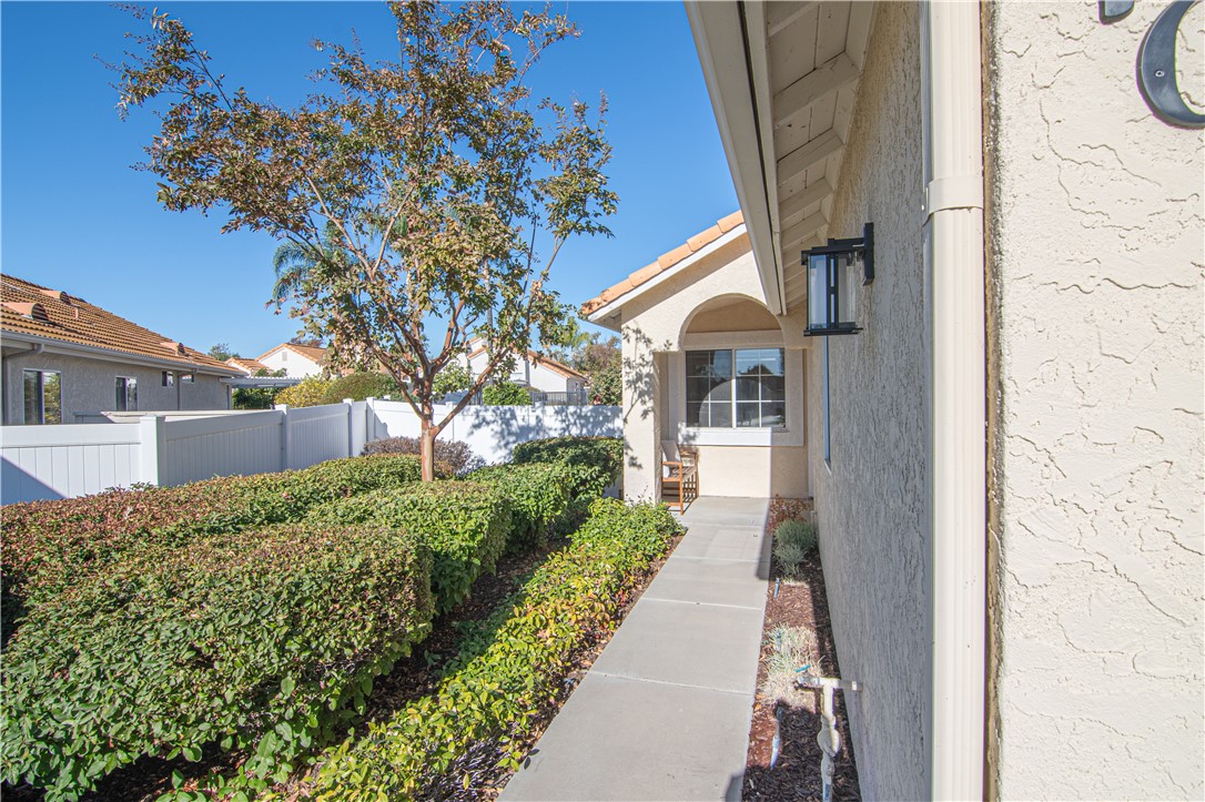 Detail Gallery Image 2 of 36 For 40259 Corte Delfin, Murrieta,  CA 92562 - 2 Beds | 2 Baths