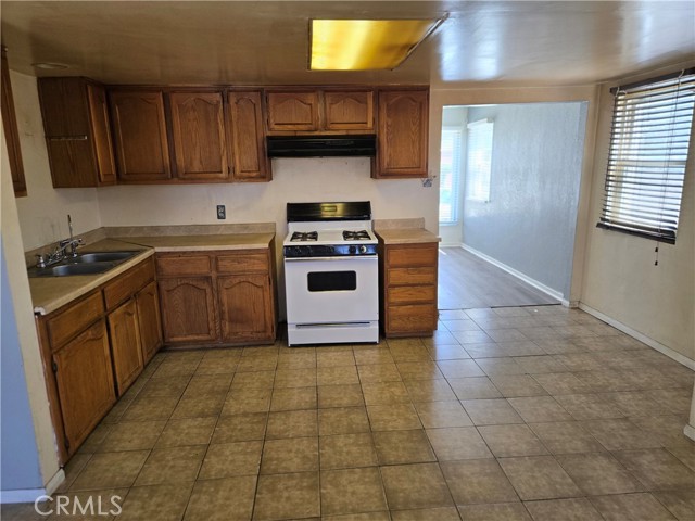 16513 S Pannes Avenue, Compton CA: https://media.crmls.org/medias/791a9b38-6e34-4c9e-8a05-2e133ce77fcc.jpg