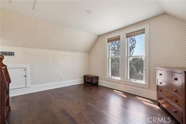 211 E Virginia Avenue, Glendora CA: https://media.crmls.org/medias/791aeb8a-8fe7-4cab-9694-ca50cde8e1ea.jpg