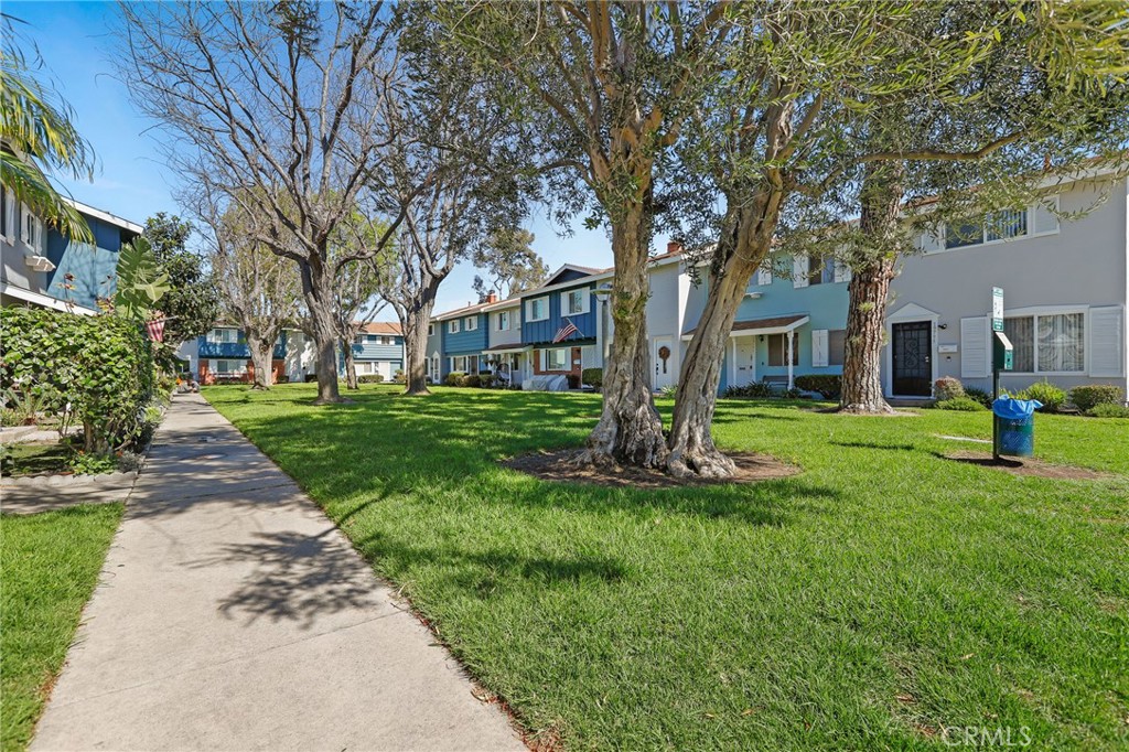 MLS #OC25040601 img 3