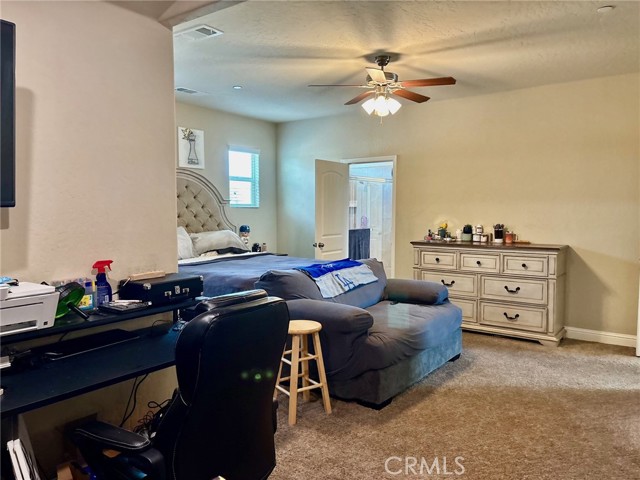 Detail Gallery Image 10 of 15 For 2220 N. Shady St, Visalia,  CA 93291 - 3 Beds | 2/1 Baths