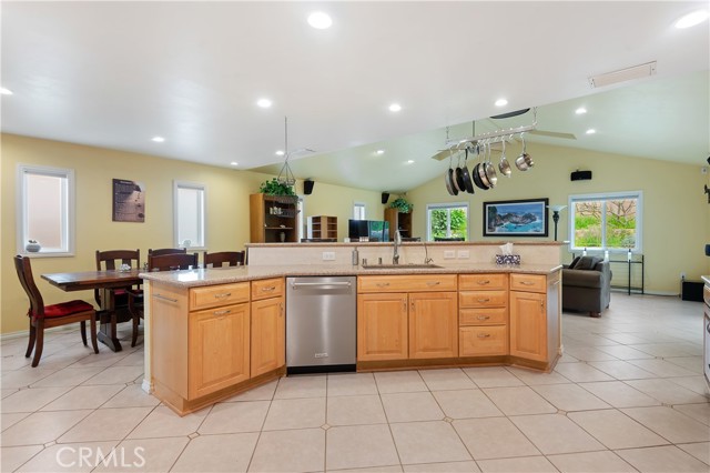 371 Dunsmuir Avenue photo 6