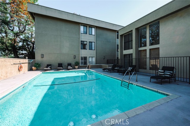 Detail Gallery Image 28 of 32 For 5009 Woodman Ave #205,  Sherman Oaks,  CA 91423 - 2 Beds | 2 Baths