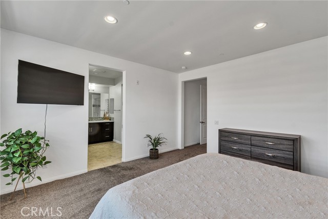 58 Origin, Irvine CA: https://media.crmls.org/medias/791d1343-26e0-42d6-ab1b-ccd2cc941017.jpg