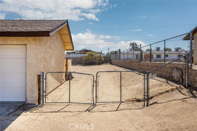 7103 Hanford Avenue, Yucca Valley CA: https://media.crmls.org/medias/791de6a0-d33f-4cb2-b6fc-162a6b59abf1.jpg