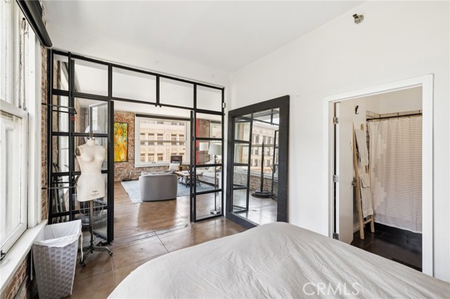 215 W 7th Street, Los Angeles CA: https://media.crmls.org/medias/791e057f-7beb-46dd-8e84-5598db111c3c.jpg