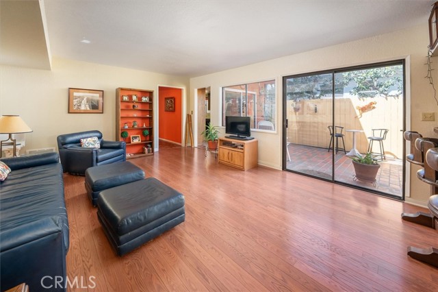 537 3rd Street, Manhattan Beach CA: https://media.crmls.org/medias/791e348b-bc03-4f8f-909f-0220705ca97c.jpg