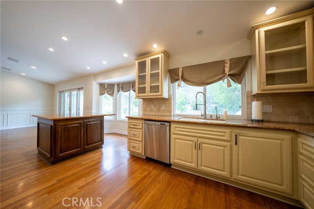 Detail Gallery Image 21 of 46 For 18337 Chatham Ln, Porter Ranch,  CA 91326 - 4 Beds | 2/1 Baths